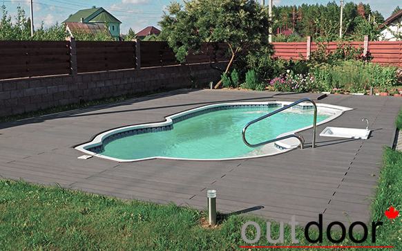 Outdoor swimming pool in a residential building. Фото 2